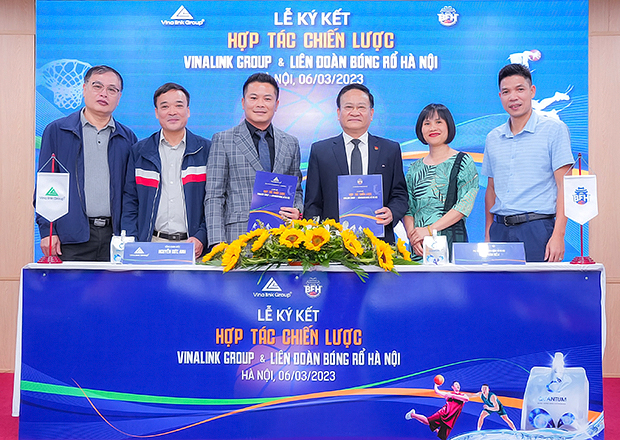 Vinalink Group và Liên đoàn Bóng rổ Hà Nội ký kết đối tác chiến lược giai đoạn 2023-2025 - Ảnh: Trọng Nhất