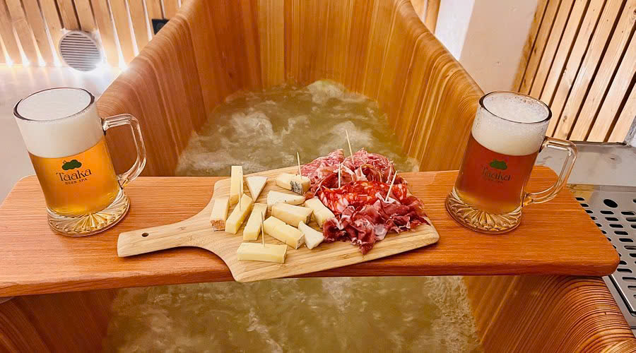 Tắm bia, uống bia và trải nghiệm ẩm thực địa phương tại Taaka Beer Spa