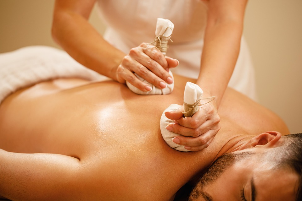 Không chỉ phái đẹp mà các đấng mày râu cũng rất quan tâm tới spa, massage.