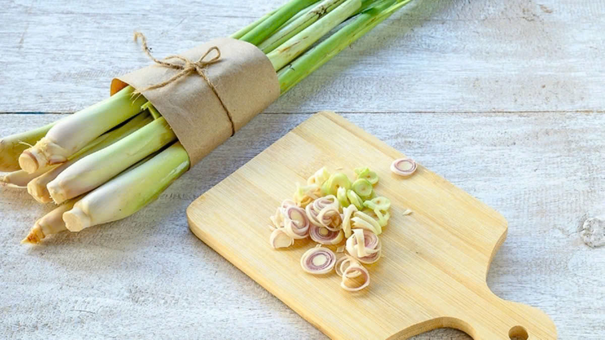 Sả là cây gia vị quen thuộc tại Việt Nam