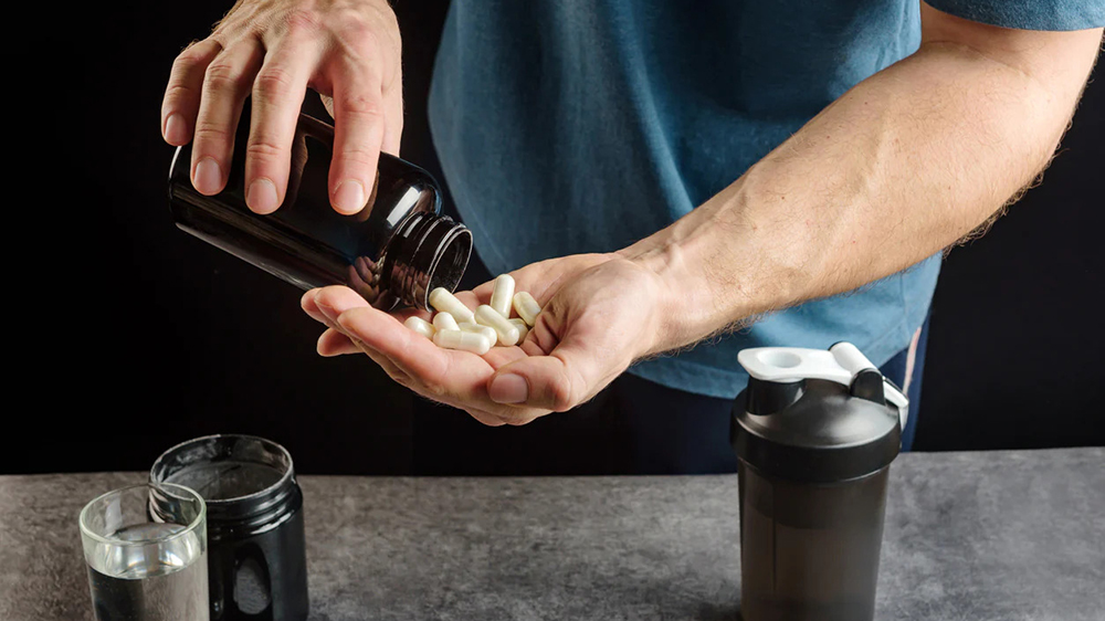 Thực phẩm bổ sung testosterone, bột protein hay BCAA quen thuộc với người tập gym dễ gây mụn