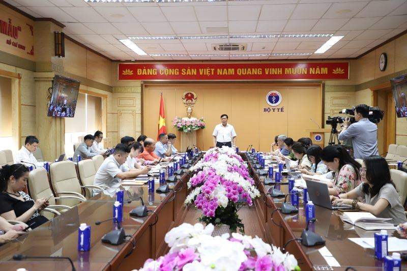 Thứ trưởng Đỗ Xuân Tuyên chủ trì hội nghị - Ảnh: MOH