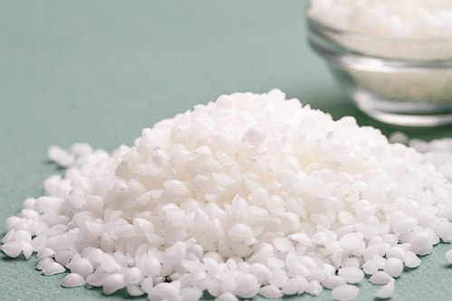 Chất nhũ hoá có mặt hầu hết trong thành phần nguyên Iiệu của các sản phẩm như nước giải khát, bánh kẹo, bơ, sữa, kem..