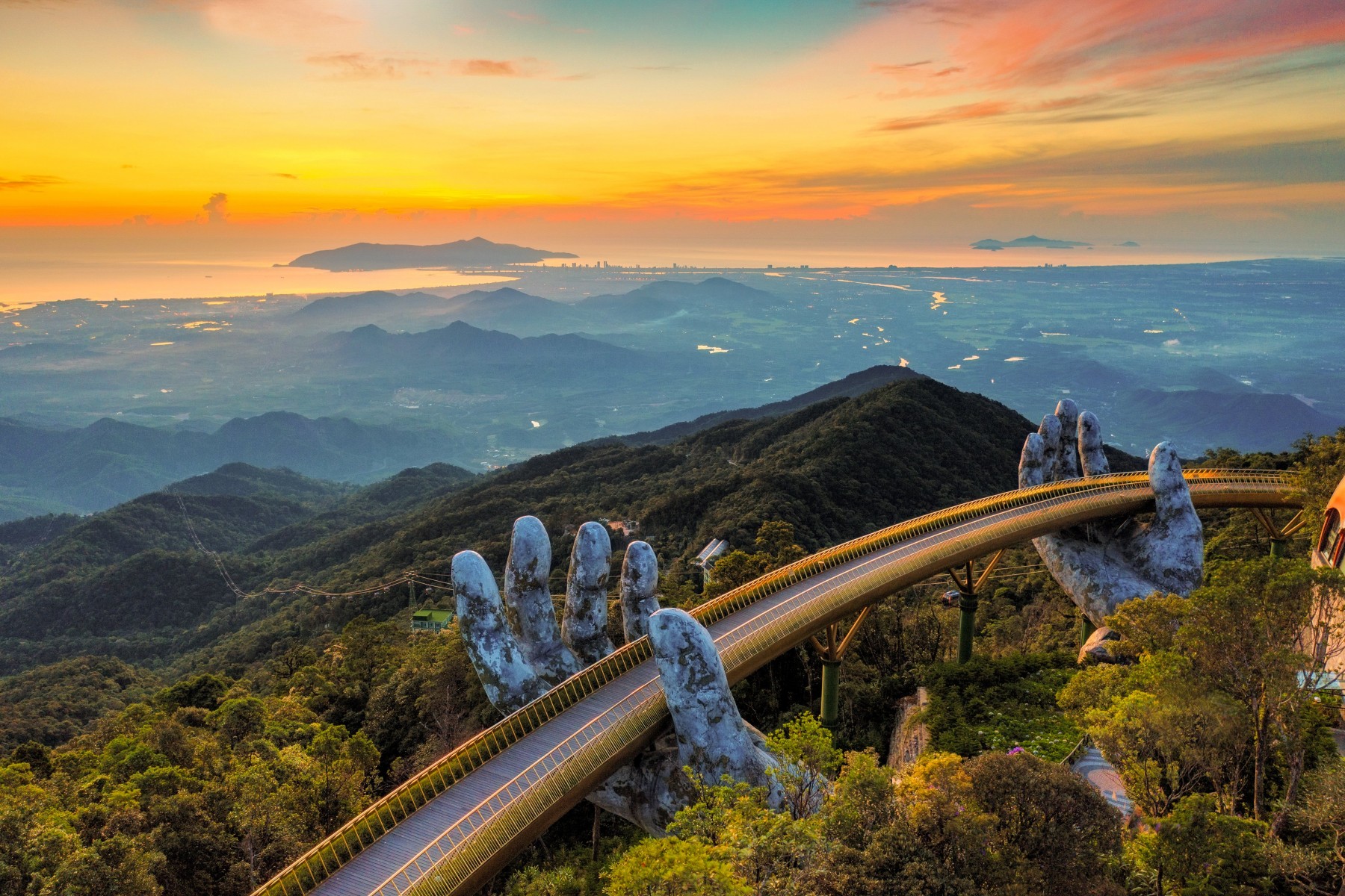 Cây Cầu Vàng nổi tiếng tại Đà Nẵng