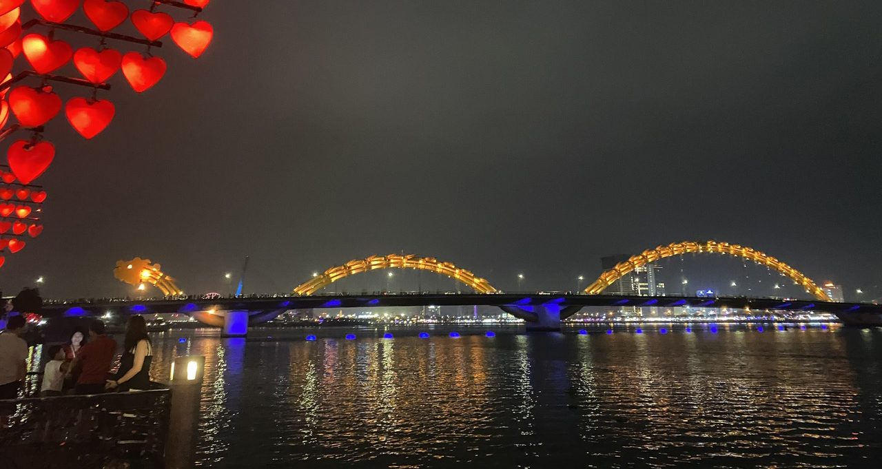 Cầu Rồng về đêm