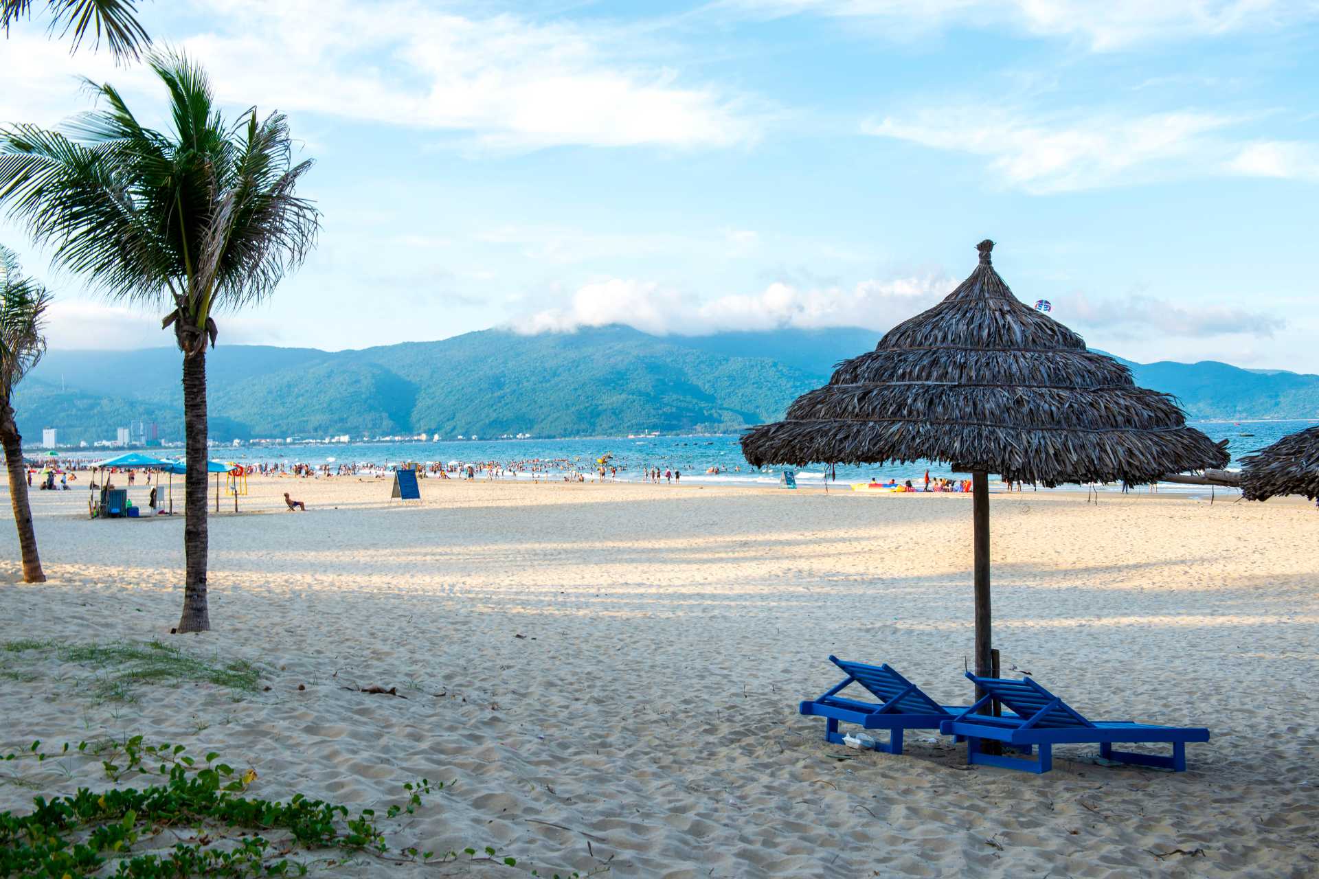 Biển Mỹ Khê nằm tại trung tâm thành phố Đà Nẵng