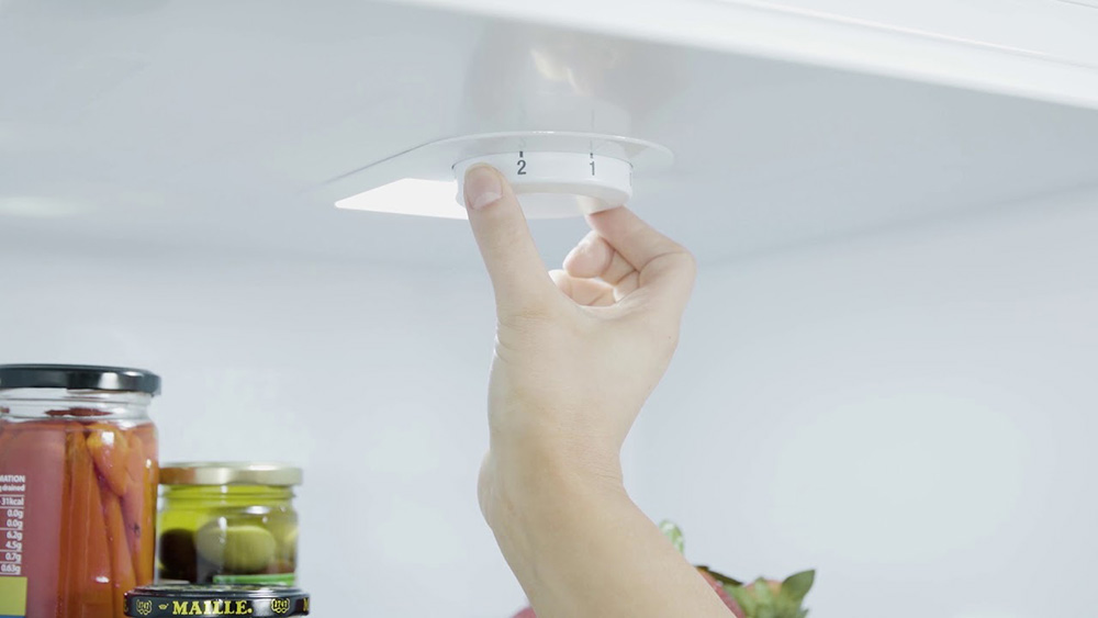 Nhiều gia đình không thường xuyên điều chỉnh độ lạnh của tủ sao cho phù hợp với nhiệt độ ngoài trời