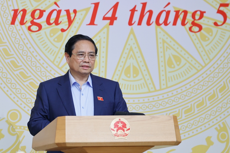 Thủ tướng nhấn mạnh, việc bảo vệ sức khỏe, quyền, lợi ích của nhân dân, người tiêu dùng phải được đặt lên hàng đầu - Ảnh: VGP