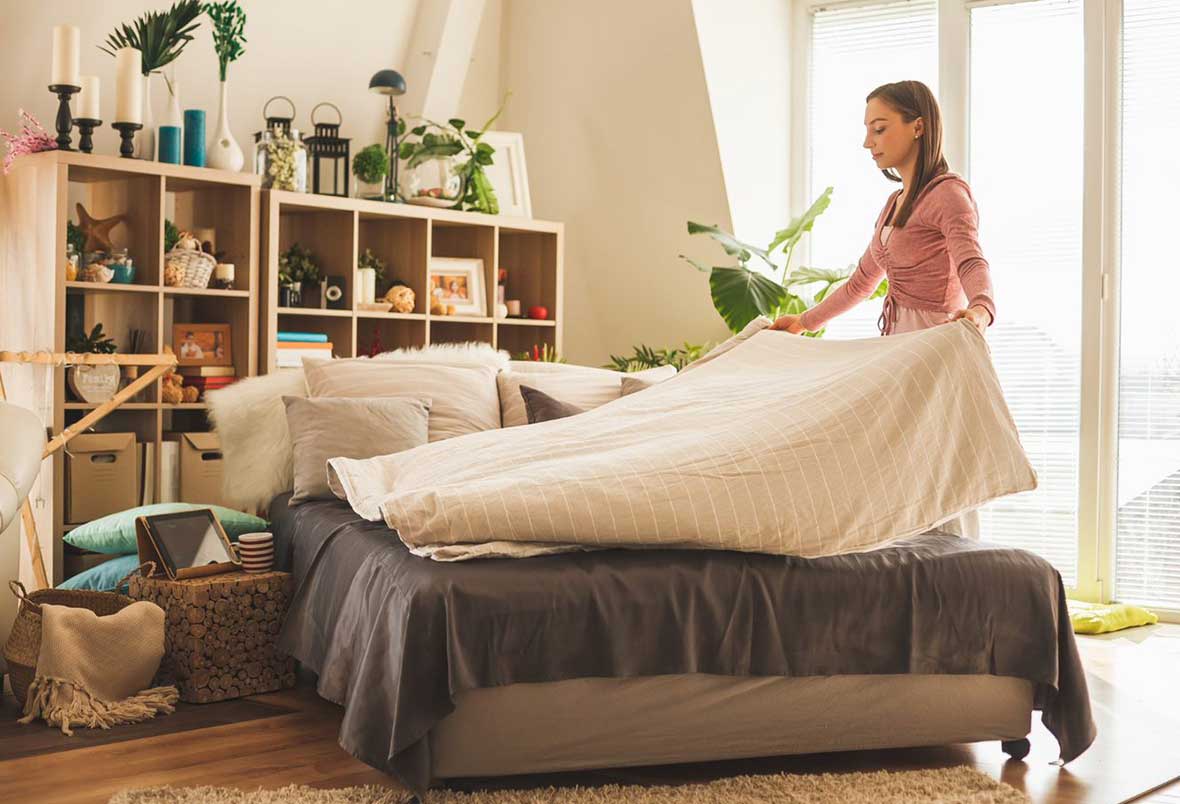 Nên tạo thói quen dọn dẹp giường ngủ sau khi thức dậy