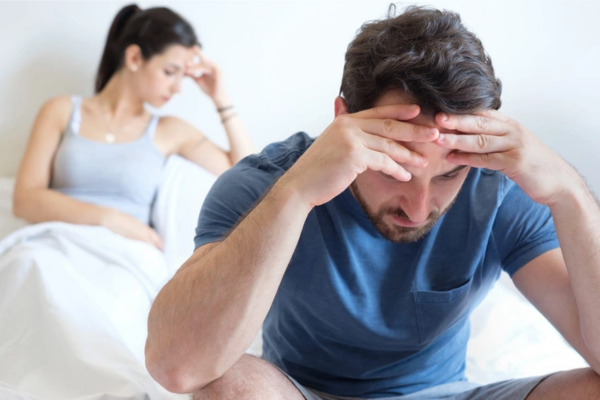 Nam giới cũng sẽ gặp phải tình trạng tương tự nhưng có phần gay gắt hơn so với nữ giới