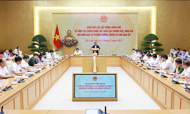 Thủ tướng Phạm Minh Chính chủ trì cuộc họp với các bộ, ngành, cơ quan trung ương để đánh giá về công tác chống buôn lậu, gian lận thương mại, hàng giả - Ảnh: TTXVN