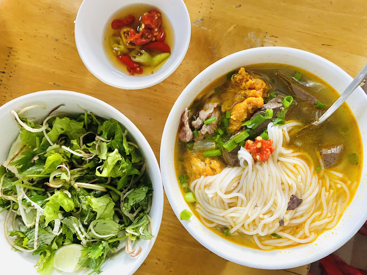 Bún bò Huế: thập toàn, ngũ đắc - Ảnh: Đào Dung/Sức khỏe+