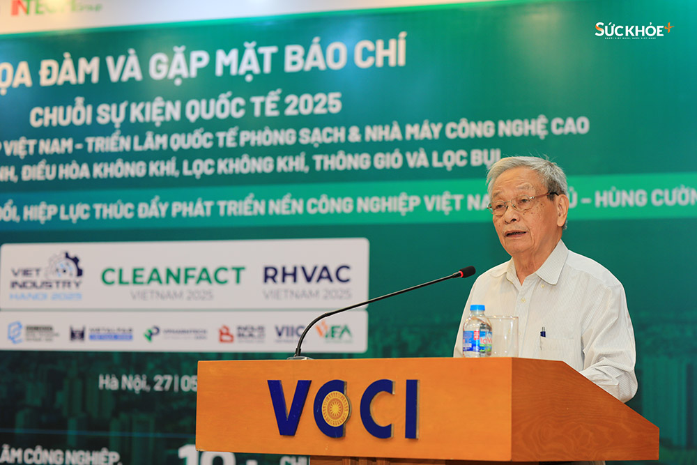TS Tạ Quang Ngọc, Chủ tịch Hội Khoa học Kỹ thuật Lạnh và Điều hòa không khí Việt Nam phát biểu khai mạc buổi Họp báo
