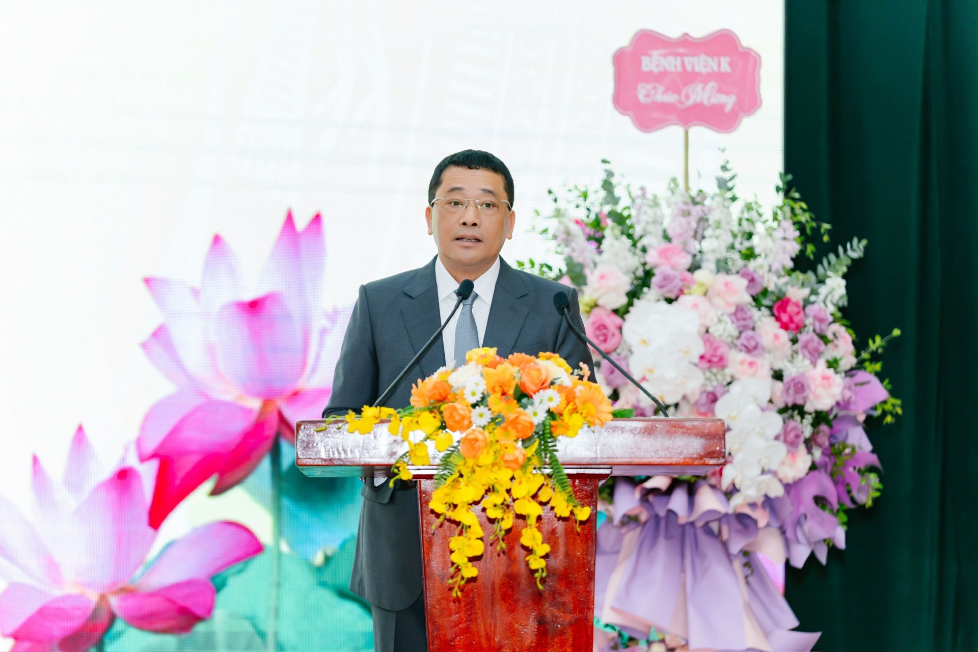 GS.TS Lê Văn Quảng chia sẻ tại buổi lễ nhận quyết định bổ nhiệm lại chức vụ Giám đốc Bệnh viện K