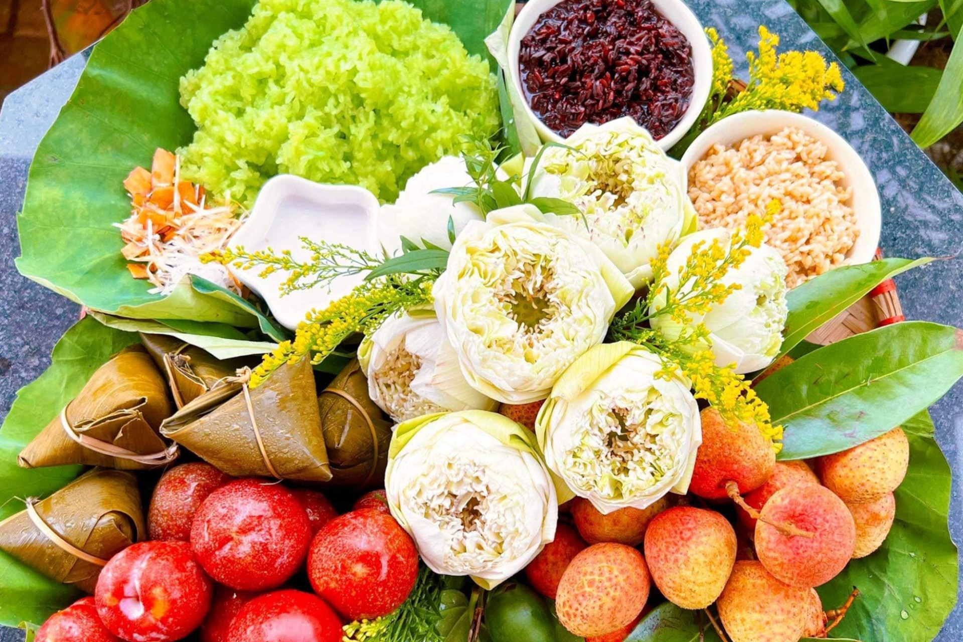 Mâm cúng trong ngày Tết Đoan ngọ - Ảnh: FB Bao Anh Nguyen