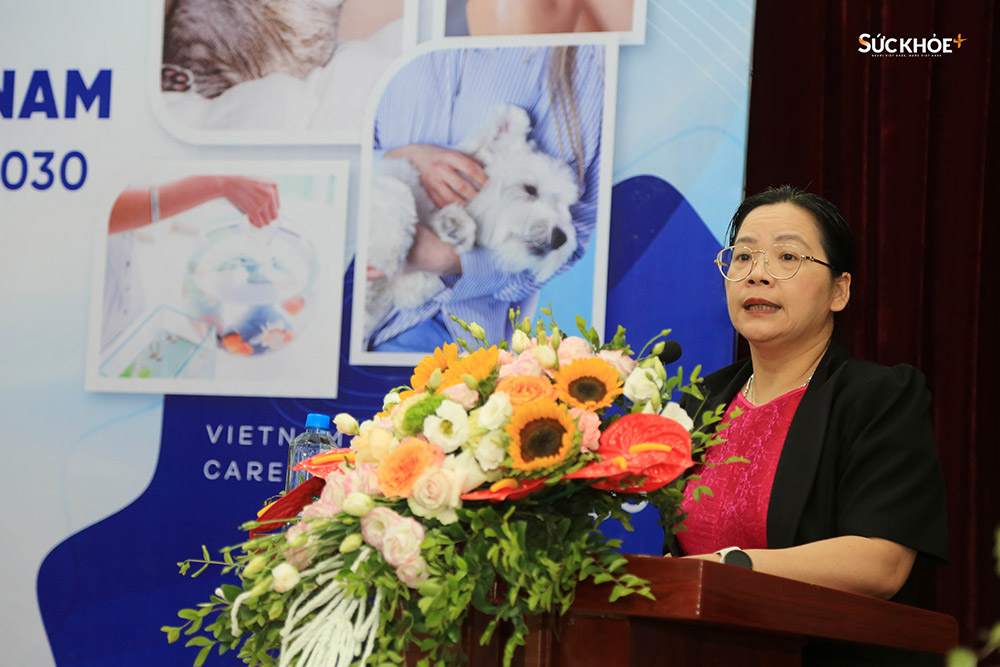 Bà Thang Thị Hạnh – Vụ trưởng Vụ Phi chính phủ, Bộ Nội vụ phát biểu tại Đại hội