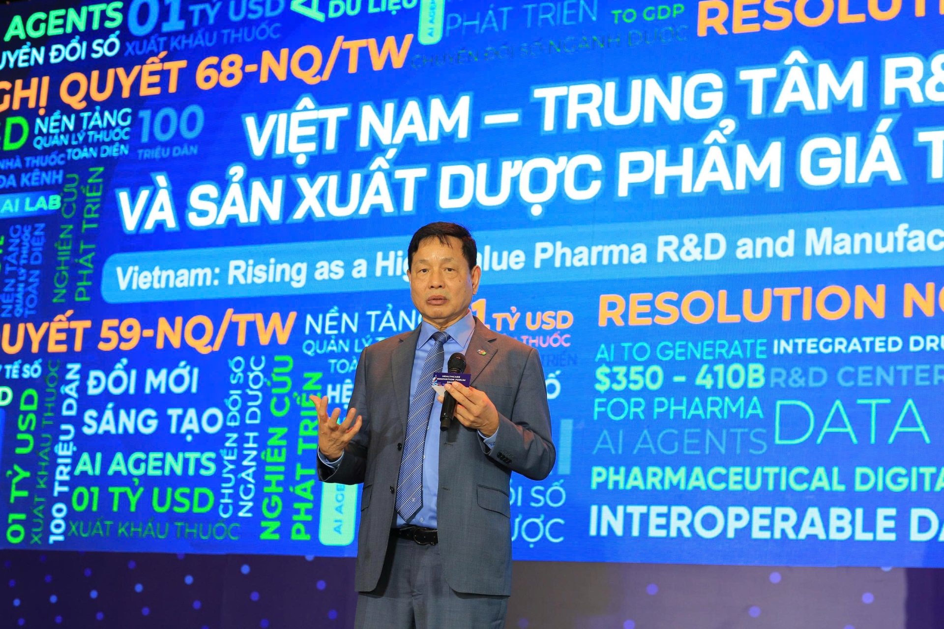 Trưởng ban Nghiên cứu phát triển kinh tế tư nhân, Chủ tịch Hội đồng quản trị Tập đoàn FPT Trương Gia Bình trao đổi tại diễn đàn - Ảnh: Hiệp Nguyễn/sức khỏe+