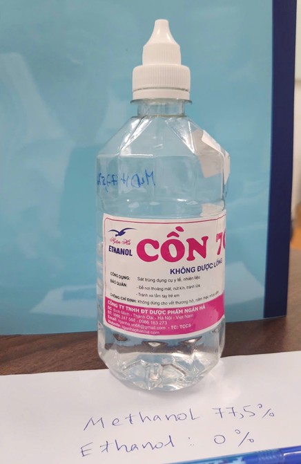 Cồn bệnh nhân dùng để ngậm và súc miệng - Ảnh: BVCC