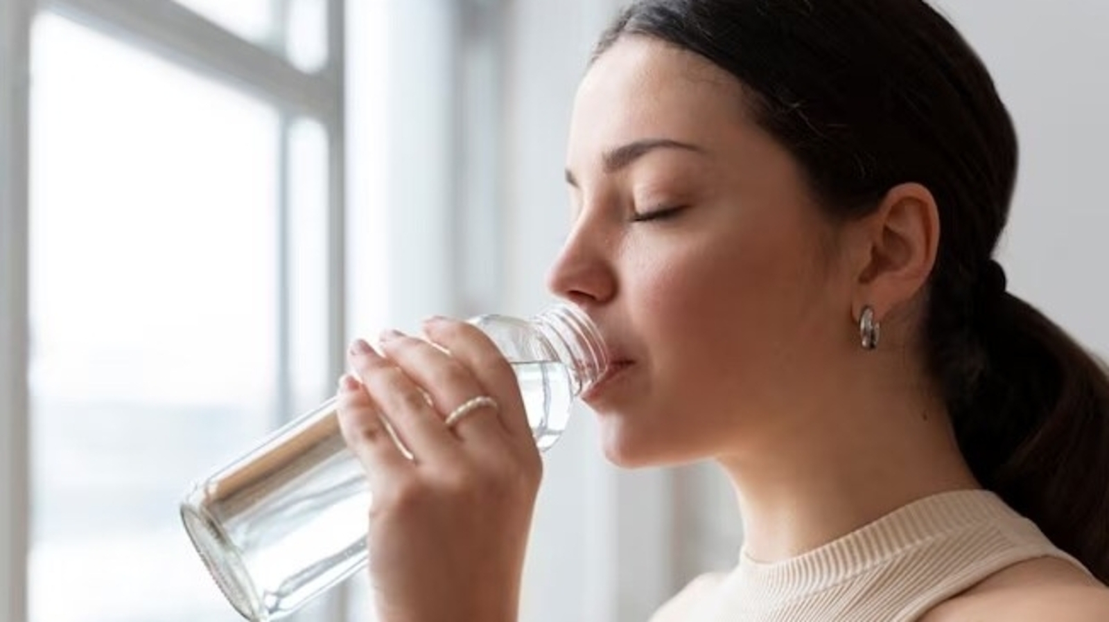 Duy trì uống đủ nước mỗi ngày
