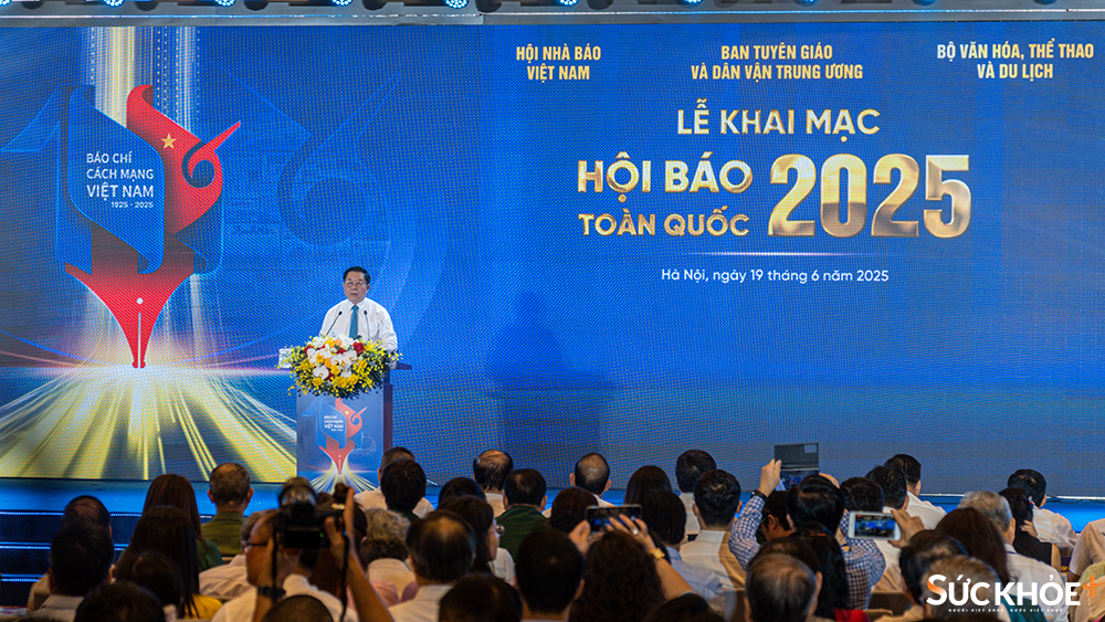 Ông Nguyễn Trọng Nghĩa, Ủy viên Bộ Chính trị, Bí thư Trung ương Đảng, Trưởng ban Tuyên giáo và Dân vận Trung ương phát biểu chỉ đạo tại Hội Báo