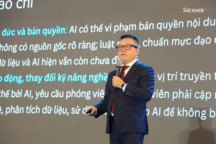Chủ tịch Hội nhà báo Lê Quốc Minh đã cập nhật những thông tin mới nhất và những góc nhìn sâu sắc về tình hình báo chí toàn cầu - Ảnh: Hiệp Nguyễn/Sức Khỏe+