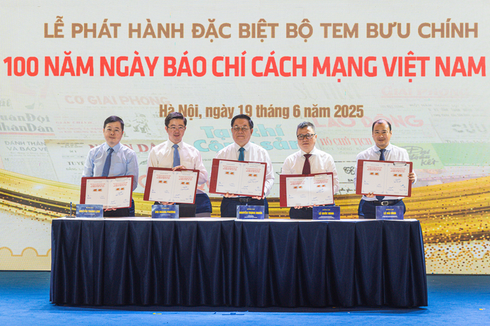 Nghi thức phát hành đặc biệt bộ tem Kỷ niệm 100 năm Ngày Báo chí cách mạng Việt Nam (1925-2025).