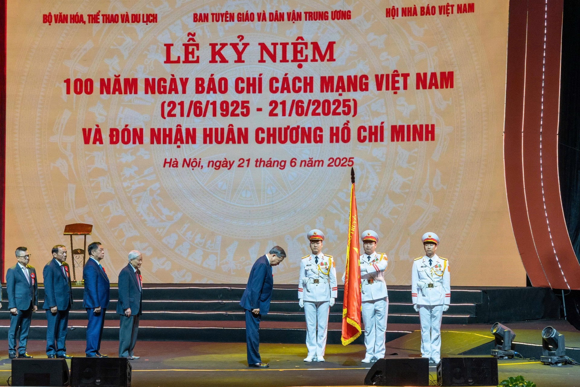 Huân chương Hồ Chí Minh - phần thưởng cao quý do Đảng, Nhà nước và nhân dân trao tặng - Ảnh: Việt An/Sức khỏe+