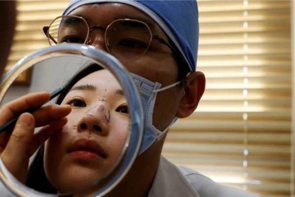 Dù đã động chạm đến dao kéo nhưng cảm giác ám ảnh về ngoại hình vẫn không hết ở những người mắc bệnh lý tâm thần này.