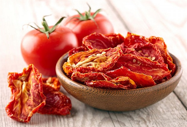 Cà chua sấy khô có thể dùng làm món ăn vặt