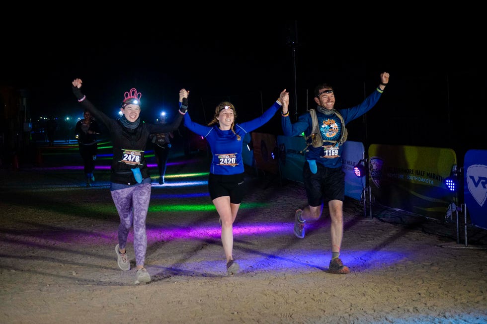 Những cung đường chạy bán marathon xuyên vườn quốc gia “đẹp nín thở” - Ảnh 11