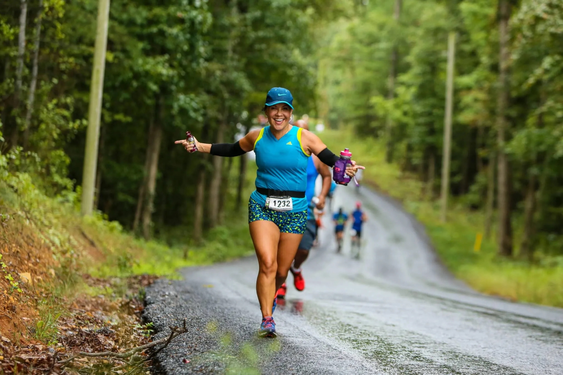Những cung đường chạy bán marathon xuyên vườn quốc gia “đẹp nín thở” - Ảnh 3