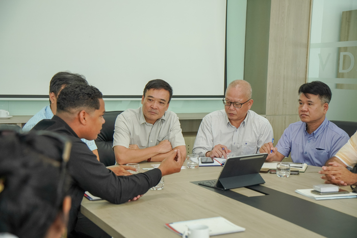 Hai bên đã thảo luận sâu về các phương hướng tăng cường hợp tác và trao đổi kinh nghiệm.