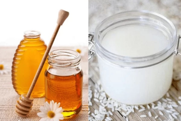 Sử dụng nước gạo pha cùng mật ong nguyên chất để cấp ẩm cho da khô.