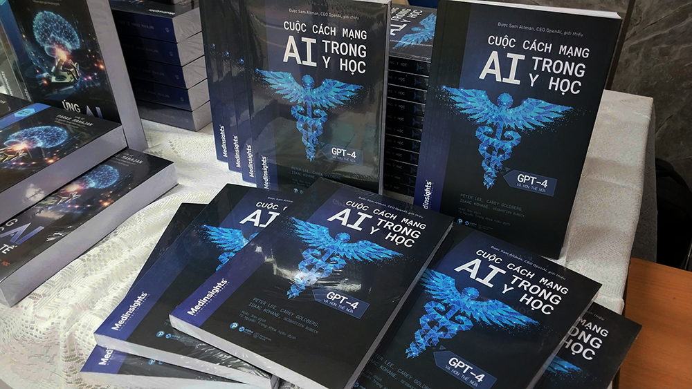Cuốn sách 'Cuộc cách mạng AI trong y học: GPT-4 và hơn thế nữa' do Medinsights (Alpha Books) đồng hành cùng Trung tâm Nghiên cứu và Đánh giá Kinh tế y tế (HERAC) xuất bản