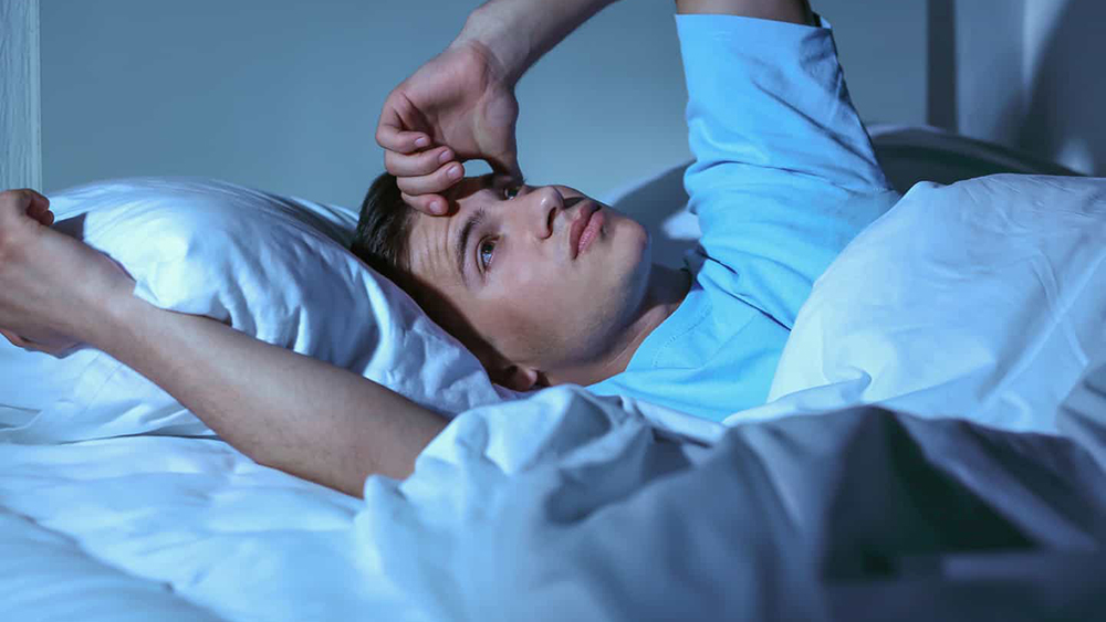 Tình trạng trầm uất khiến nhiều người mất ngủ, khó ngủ hoặc dậy sớm vì không thể ngủ được