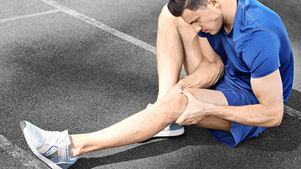Đau nhói ở đầu gối sau tập luyện cảnh báo chấn thương hoặc các vấn đề về gân và dây chằng
