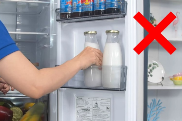 Không nên để trứng, sữa, phô mai... ở cánh tủ lạnh