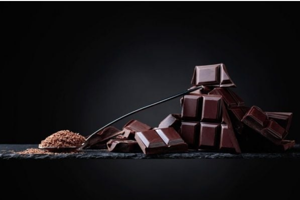 Chocolate đen với 70% cacao trở lên sẽ tốt hơn cho sức khoẻ so với các loại có nhiều đường hoặc sữa.