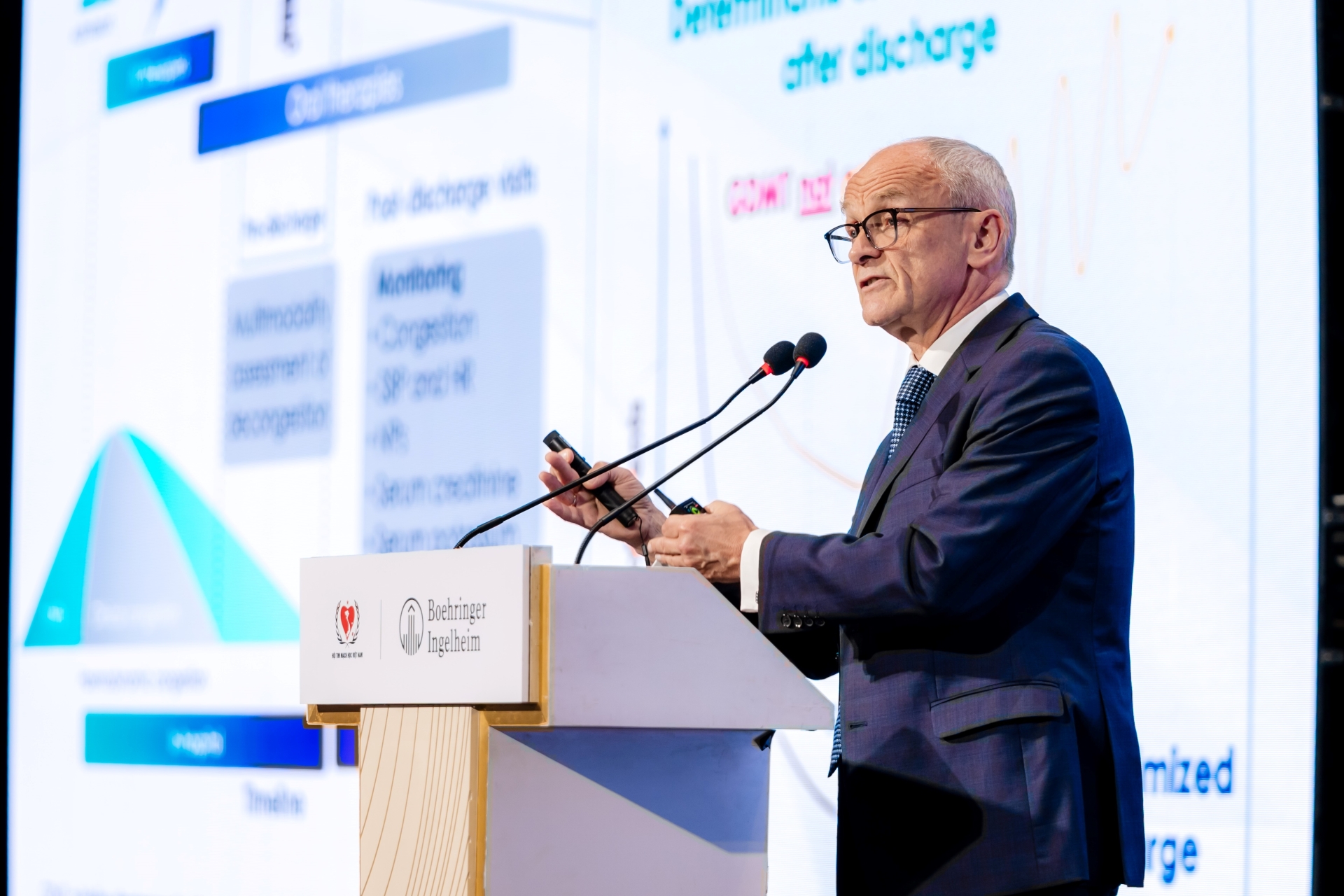 GS. Piotr Ponikowski, Cựu Chủ tịch Hội tim mạch Ba Lan phát biểu