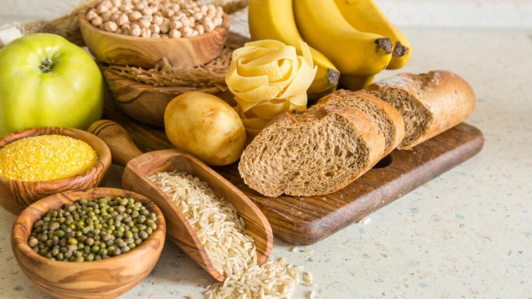 Bổ sung nguồn carbohydrate lành mạnh như ngũ cốc, trái cây vào chế độ ăn trong giai đoạn bulking