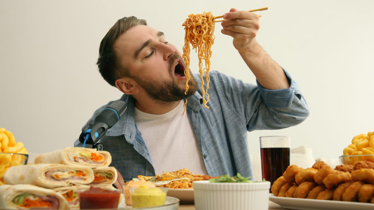 Bulking bằng cách ăn đồ ăn nhanh không có lợi cho sức khỏe và hình thể