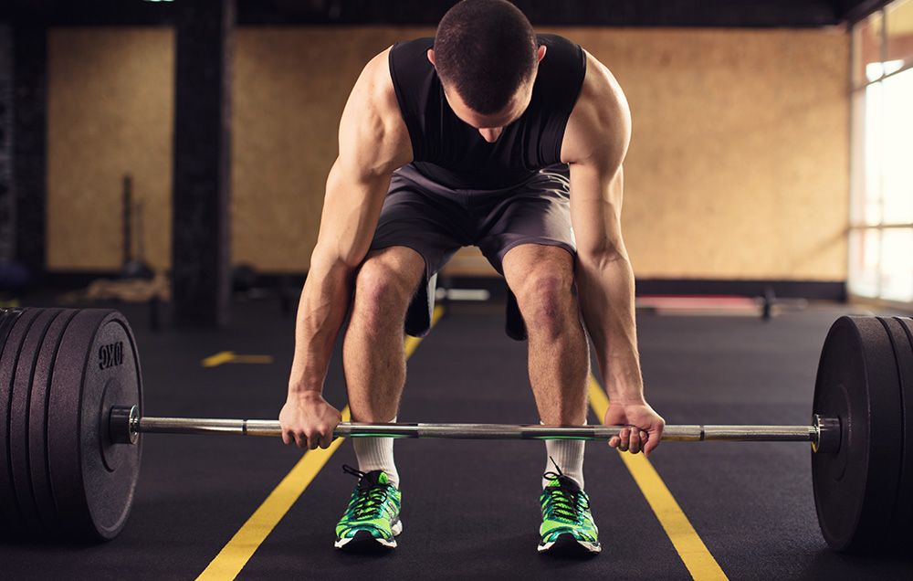 Siết chặt thanh tạ đảm bảo an toàn và hiệu quả khi tập deadlift