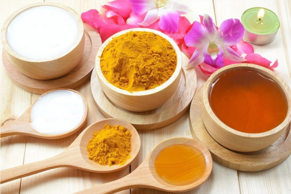 Bên cạnh đó, nghệ kết hợp với mật ong còn giúp giảm đau dạ dày