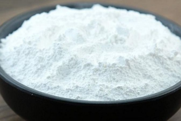 Bột talc thường là thành phần của các loại mỹ phẩm và sản phẩm chăm sóc cá nhân như kem nền, phấn nền, phấn phủ, mặt nạ dạng lỏng hoặc kem che khuyết điểm dạng lỏng.