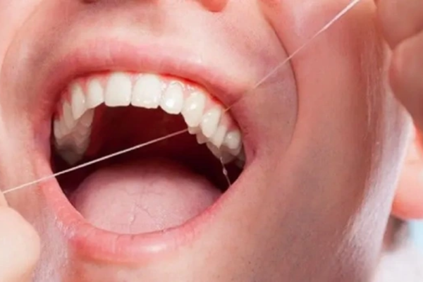 Ngoài việc làm sạch răng miệng, chỉ nha khoa còn nhiều ứng dụng khác mang lại lợi ích cho sức khoẻ.