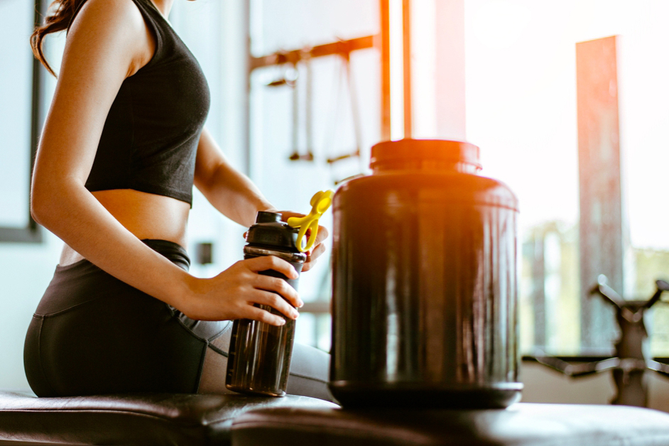 Creatine giúp chị em tăng sức mạnh cơ bắp và cải thiện hiệu suất vận động khi luyện tập thể thao