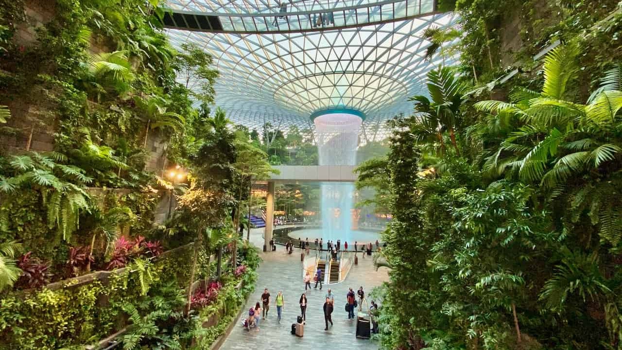 Điểm độc đáo ẩn mình trong những sân bay trên thế giới - Ảnh 7