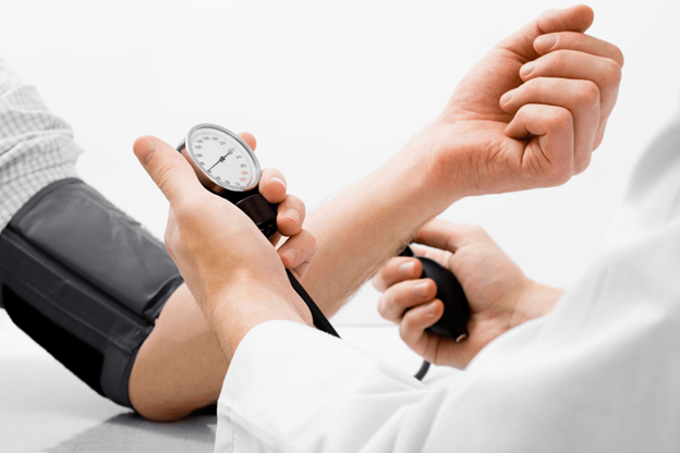 Tăng huyết áp lâu ngày có thể gây tổn thương tim, suy tim