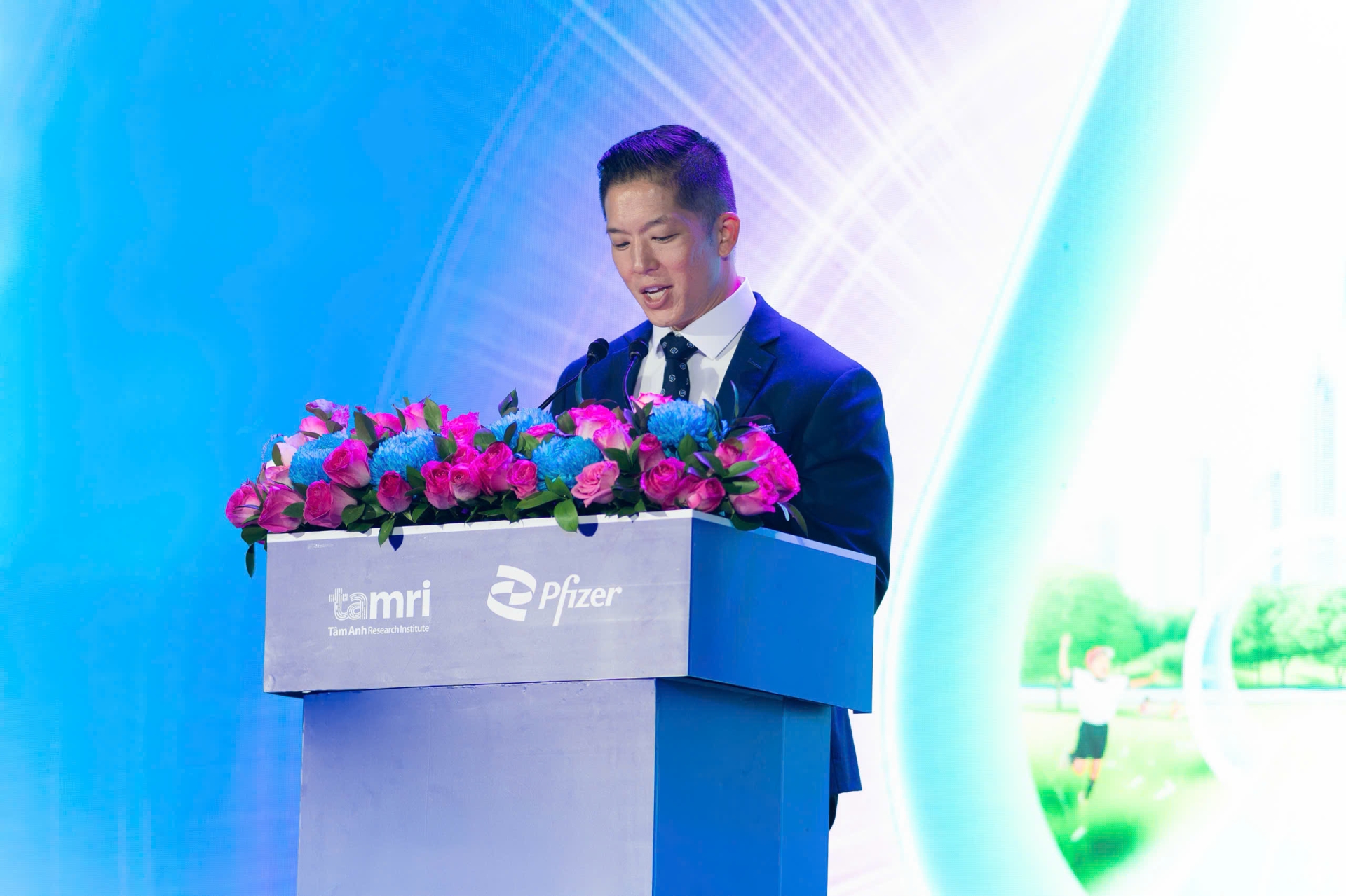 Ông Darrell Oh, Tổng Giám đốc Công ty TNHH Pfizer Việt Nam phát biểu