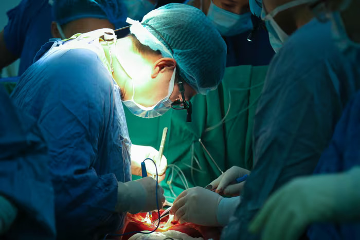 Ca phẫu thuật ghép khối tim - phổi đòi hỏi kỹ thuật cao, phối hợp nhiều chuyên khoa và hệ thống hồi sức, chăm sóc sau mổ đặc biệt - Ảnh: Báo sức khỏe & Đời sống